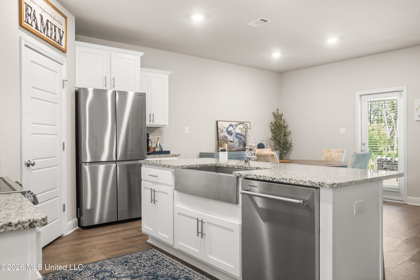 Welcome to this inviting home, where comfort meets thoughtful - photo 10