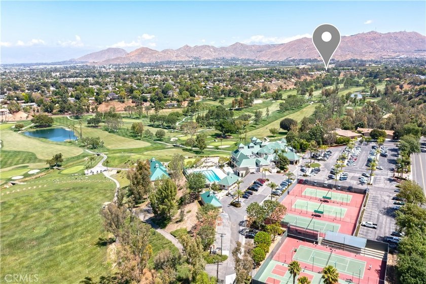 Welcome to Victoria Fairways-Riverside's only custom-built - photo 8