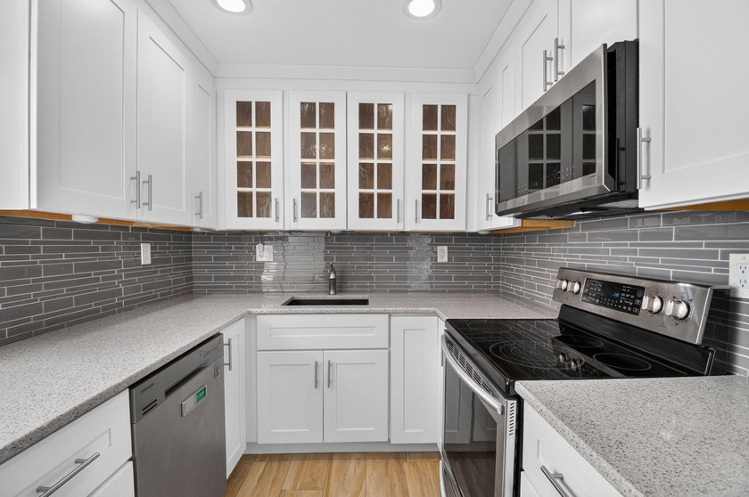 Stunning Fully Renovated 2-Bedroom, 2-Bath Condo with - photo 5