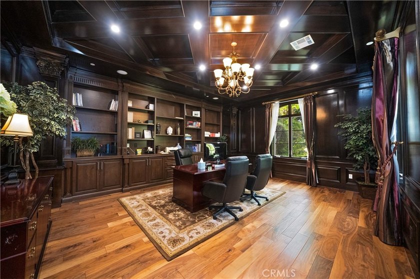 Located in a prime Arcadia neighborhood with access to - photo 7