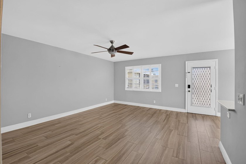Stunning Fully Renovated 2-Bedroom, 2-Bath Condo with - photo 7