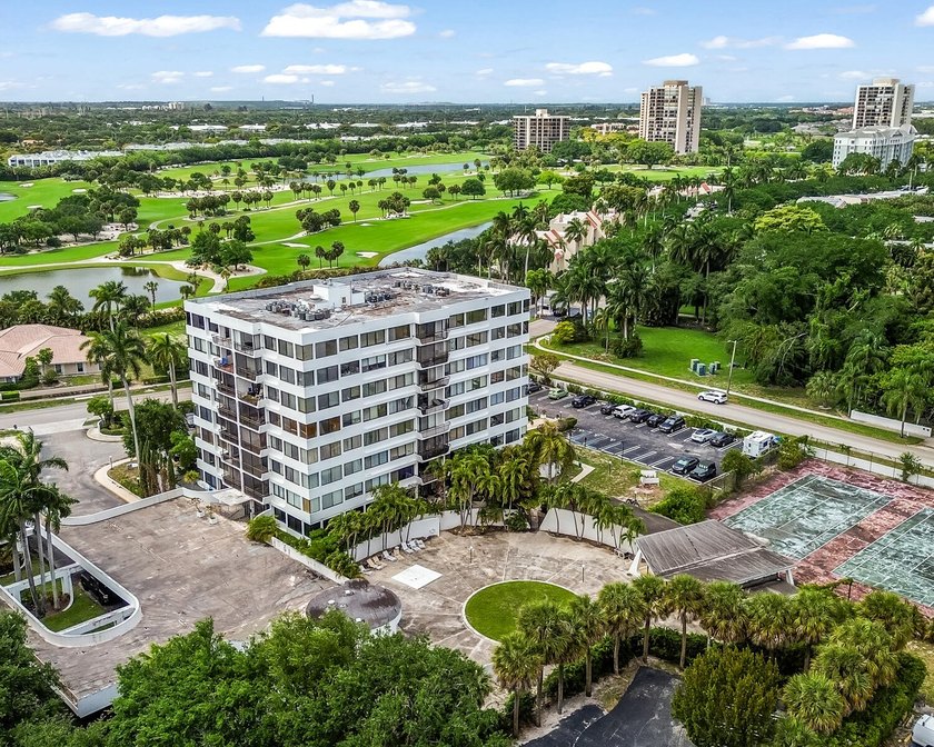 Top-floor corner penthouse unit in a boutique, all age-friendly - photo 22