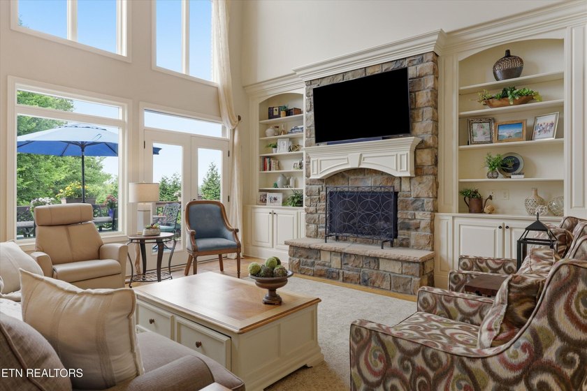 Luxury meets lifestyle in this exceptional Jefferson Park - photo 5