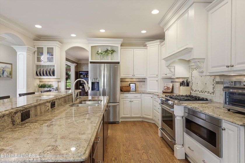 Luxury meets lifestyle in this exceptional Jefferson Park - photo 10