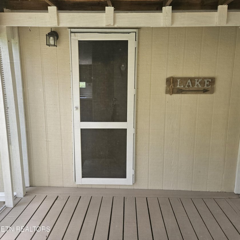 Escape to the peace and quiet of country living in this charming - photo 5