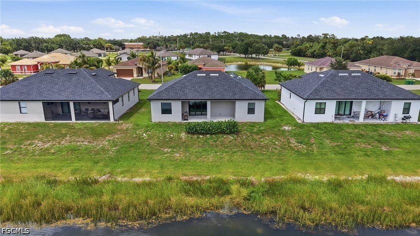 Welcome to this beautifully maintained 4-bedroom, 2-bath home - photo 13