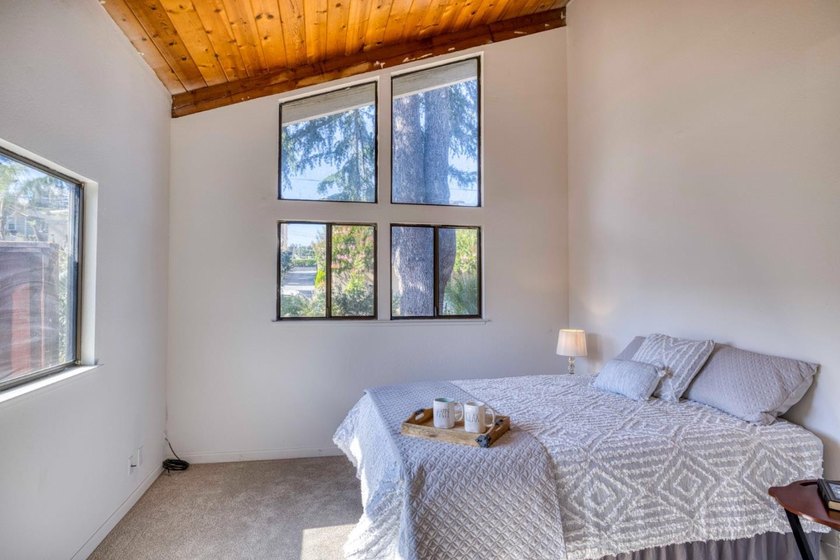 Imagine waking up in Santa Cruz with sunlight pouring into your - photo 7