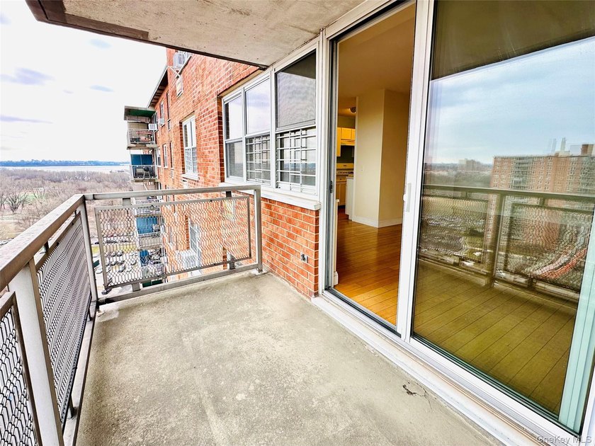 JUST LISTED! MOVE-IN READY 1 BEDROOM, 1 BATH CO-OP IN BRONX NY - photo 8