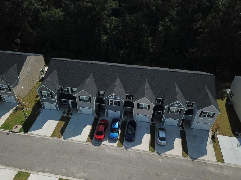 Welcome home to this never-before-lived-in end unit 3-bedroom, 2 - photo 32