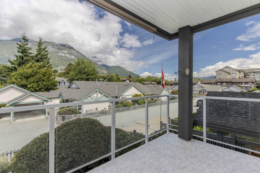 Beautifully updated and exceptionally well located, this - photo 14