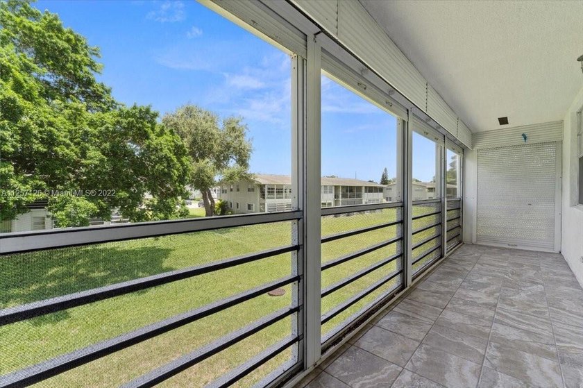 UPDATED! UPDATED! UPDATED! NEWLY RENOVATED CORNER UNIT ON THE - photo 20