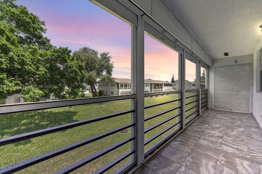 UPDATED! UPDATED! UPDATED! NEWLY RENOVATED CORNER UNIT ON THE - photo 22