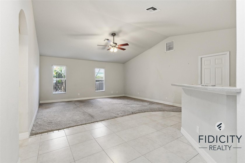 Welcome to this spacious 4-bedroom, 2-bathroom single-family - photo 18