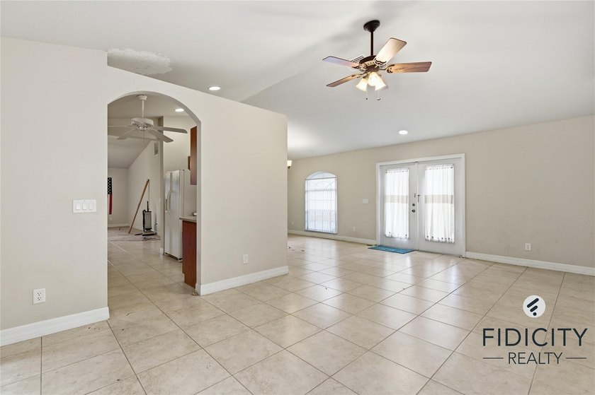 Welcome to this spacious 4-bedroom, 2-bathroom single-family - photo 26