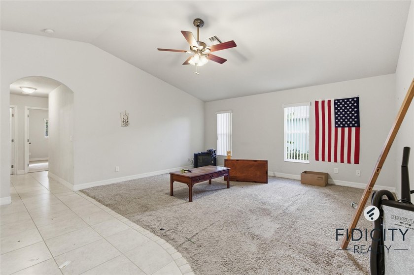 Welcome to this spacious 4-bedroom, 2-bathroom single-family - photo 30