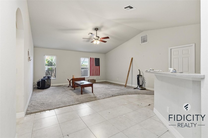 Welcome to this spacious 4-bedroom, 2-bathroom single-family - photo 35