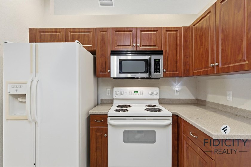 Welcome to this spacious 4-bedroom, 2-bathroom single-family - photo 39