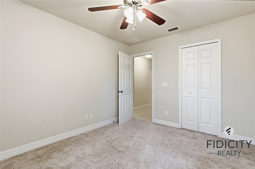 Welcome to this spacious 4-bedroom, 2-bathroom single-family - photo 47