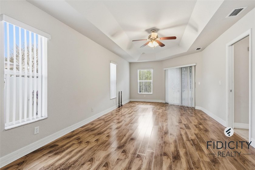 Welcome to this spacious 4-bedroom, 2-bathroom single-family - photo 48