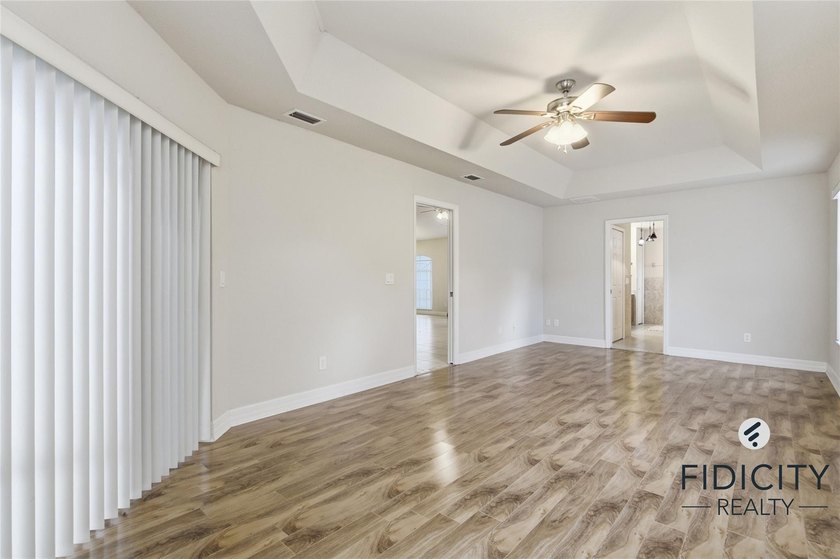 Welcome to this spacious 4-bedroom, 2-bathroom single-family - photo 49