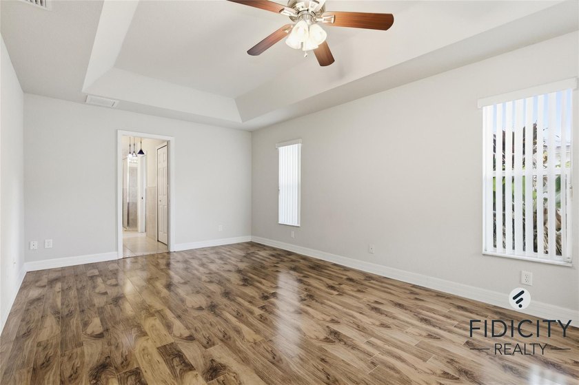 Welcome to this spacious 4-bedroom, 2-bathroom single-family - photo 50