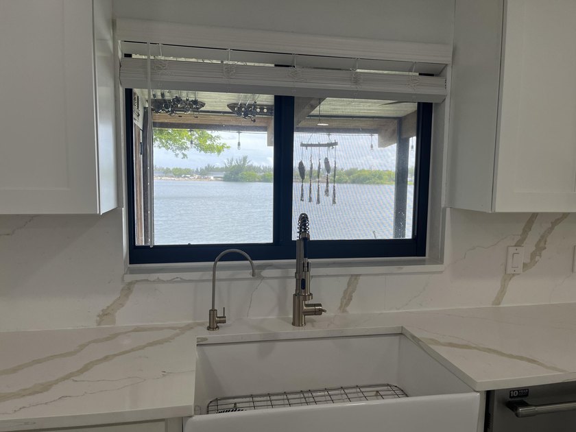 Rare opportunity to own one of the most desirable waterfront - photo 3