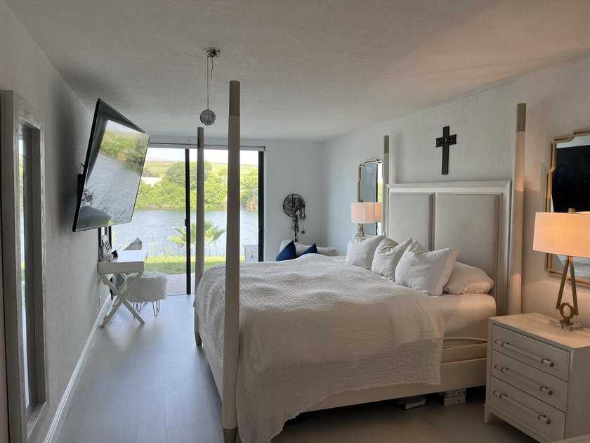 Rare opportunity to own one of the most desirable waterfront - photo 9