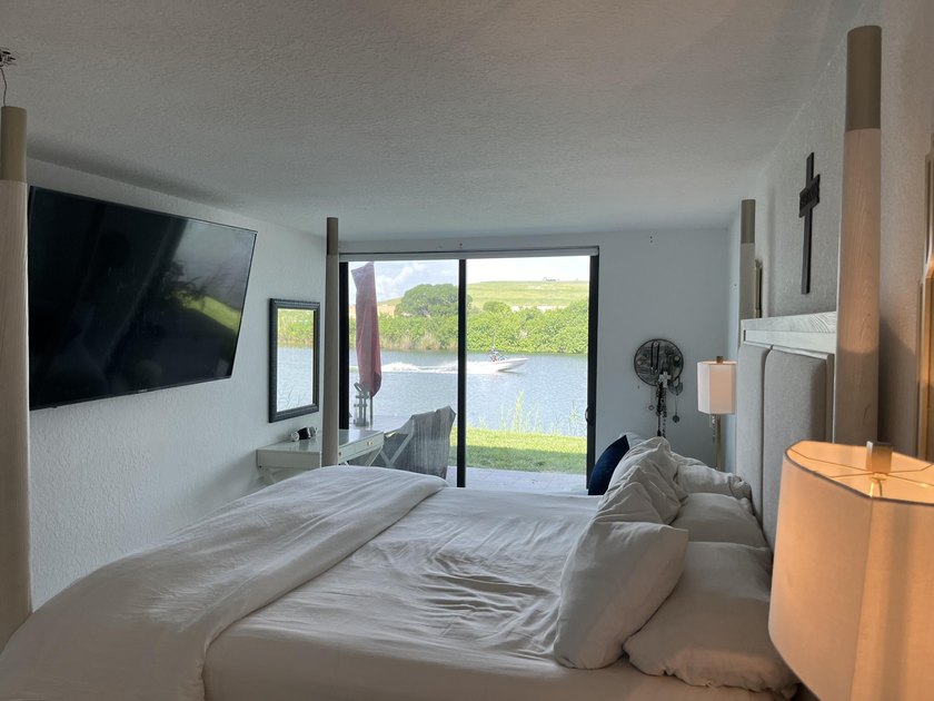 Rare opportunity to own one of the most desirable waterfront - photo 10