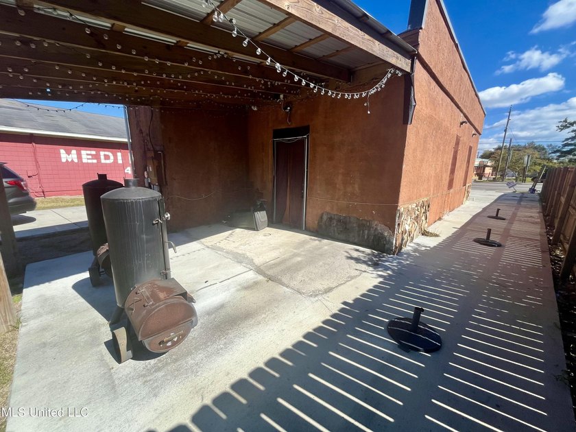 Looking to open a restaurant.? This property us turn key ready - photo 12