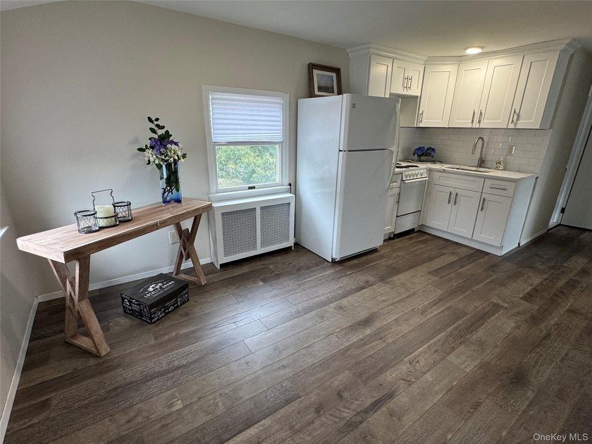 Newly renovated home with a 2nd floor apartment! This cheerful - photo 12