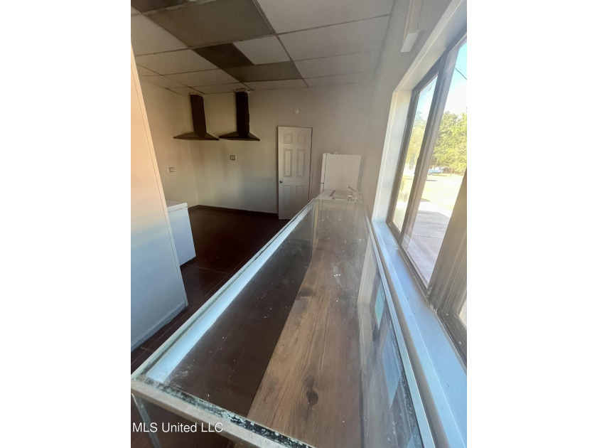 Looking to open a restaurant.? This property us turn key ready - photo 14