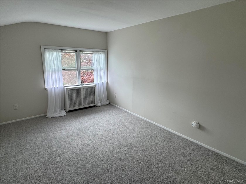 Newly renovated home with a 2nd floor apartment! This cheerful - photo 15