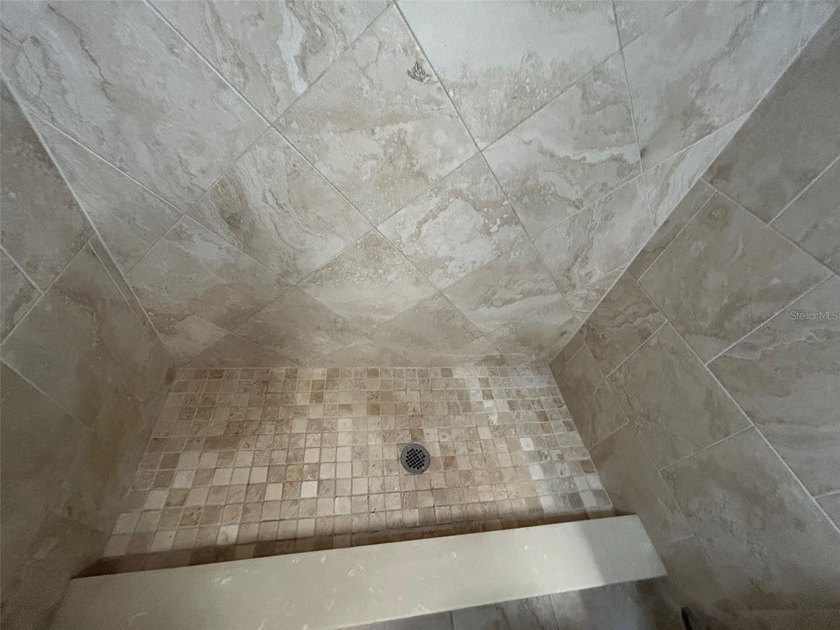 Stunning 2-bedroom,1-bathroom remodeled condo in a vibrant 55+ - photo 22