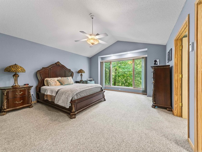 Updated and filled with light! One-level home on a private - photo 25