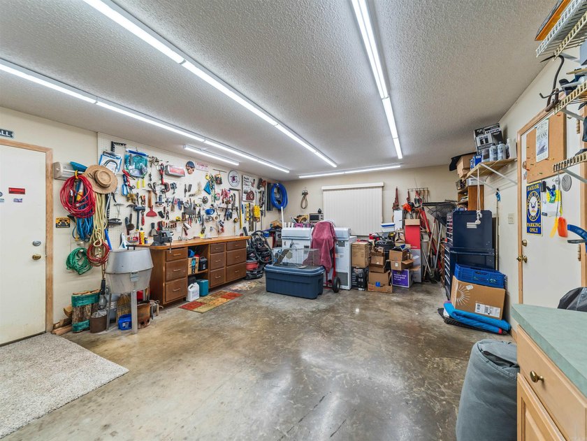 Updated and filled with light! One-level home on a private - photo 44