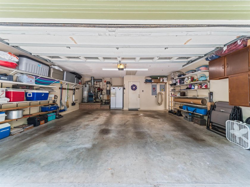 Updated and filled with light! One-level home on a private - photo 46