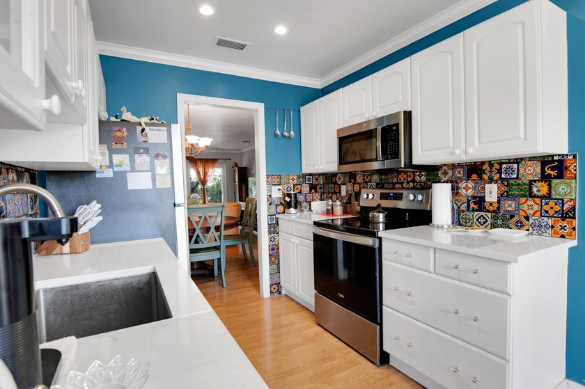 Welcome to this bright 2-bedroom, 2-bathroom condominium located - photo 10