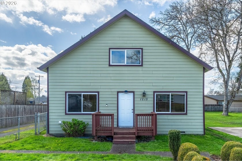 MOTIVATED SELLER - Wonderful 4 bedroom 2 full bathroom updated - photo 2
