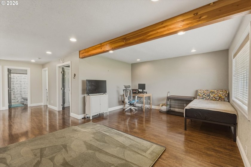 MOTIVATED SELLER - Wonderful 4 bedroom 2 full bathroom updated - photo 5