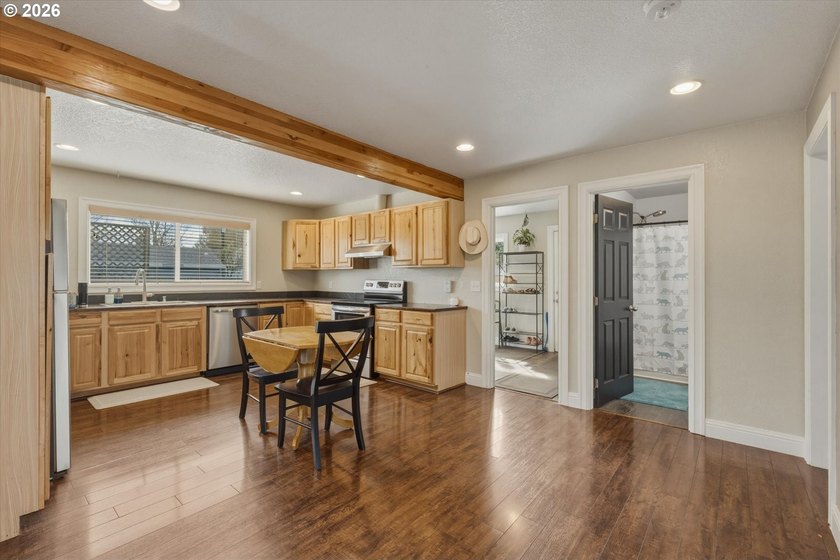 MOTIVATED SELLER - Wonderful 4 bedroom 2 full bathroom updated - photo 10