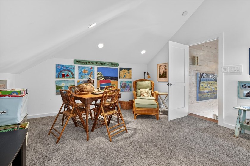 2 lots and the house! This 3-bedroom, 3 - bath island style home - photo 34