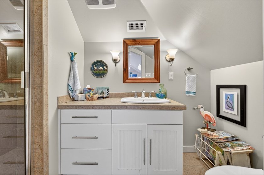2 lots and the house! This 3-bedroom, 3 - bath island style home - photo 36