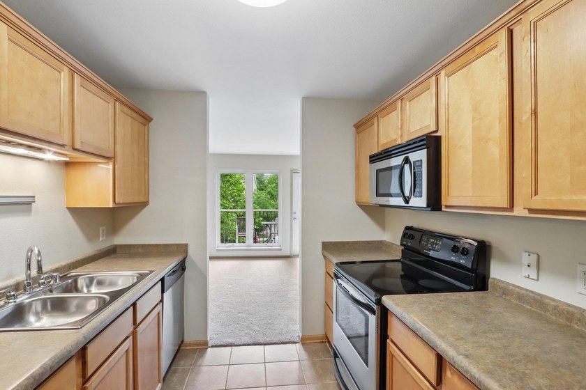 Price Reduced! Midtown Commons Neighborhood! Discover perfect - photo 16