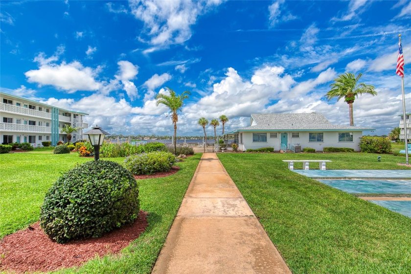 Updated move-in ready, this beautiful condo on the Ormond Beach - photo 22