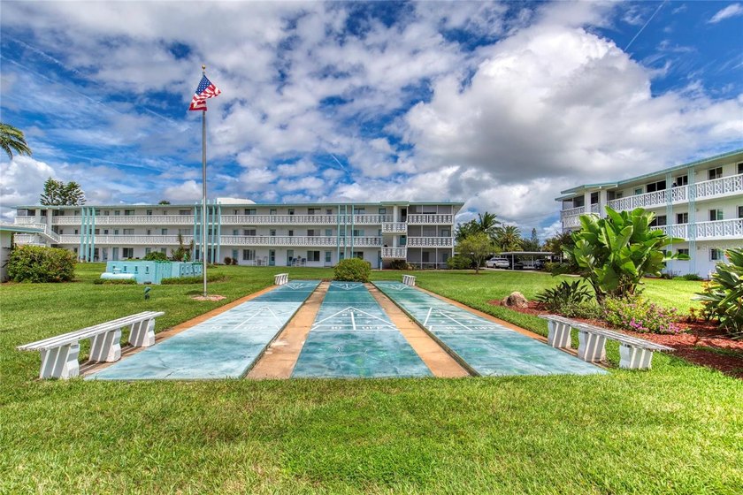 Updated move-in ready, this beautiful condo on the Ormond Beach - photo 23