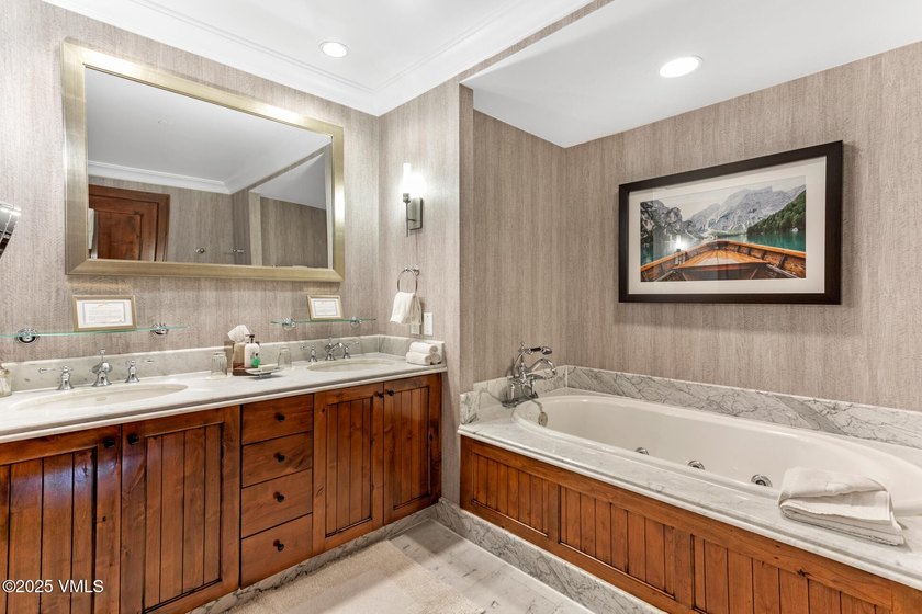 This is a 3 bedroom residence at the Bachelor Gulch with a large - photo 31