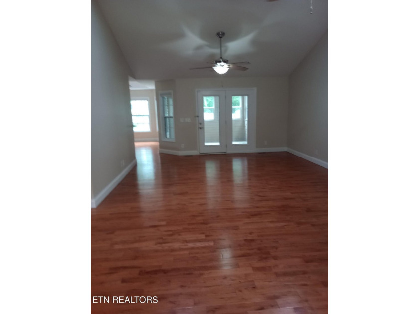 Beautiful all brick home on large lot in great neighborhood with - photo 3