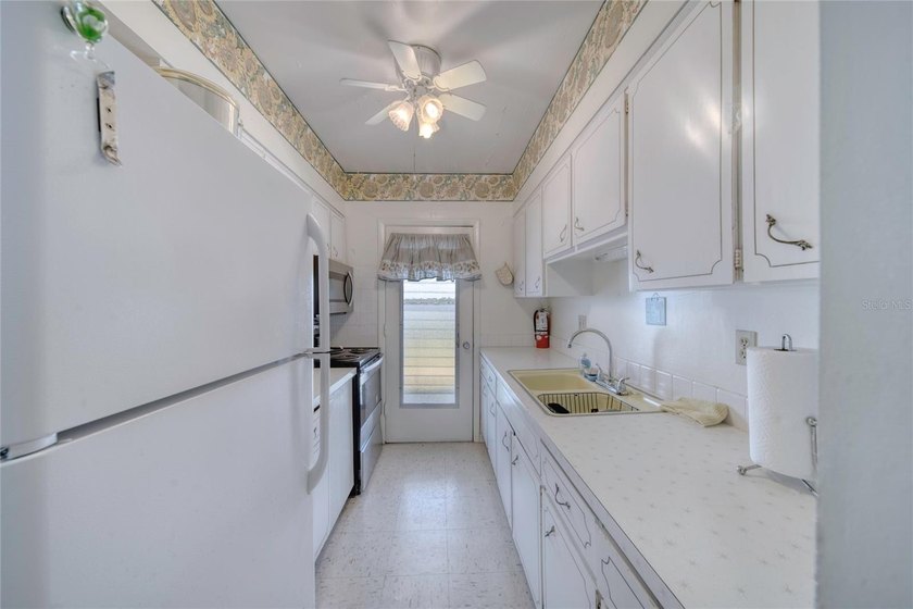 Updated move-in ready, this beautiful condo on the Ormond Beach - photo 34