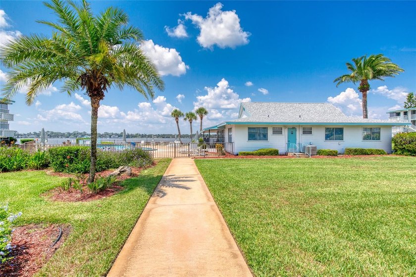 Updated move-in ready, this beautiful condo on the Ormond Beach - photo 36