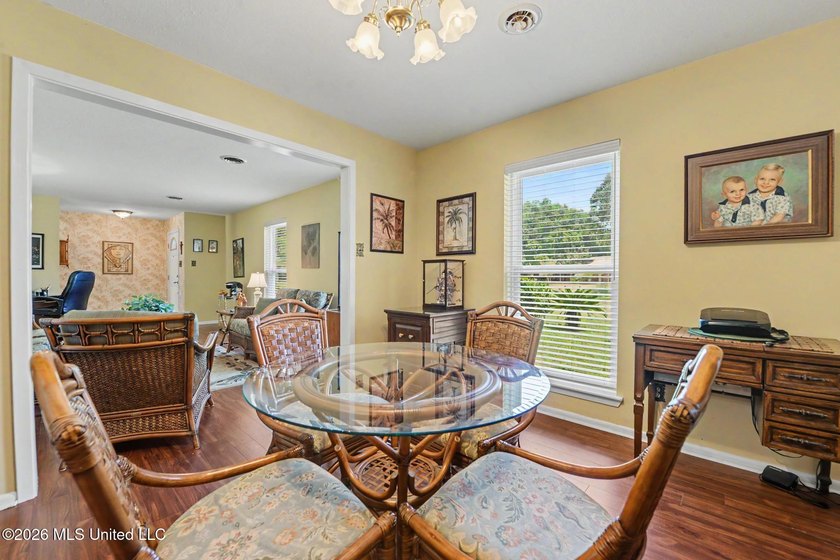 Move in ready, meticulously kept home located just minutes from - photo 11